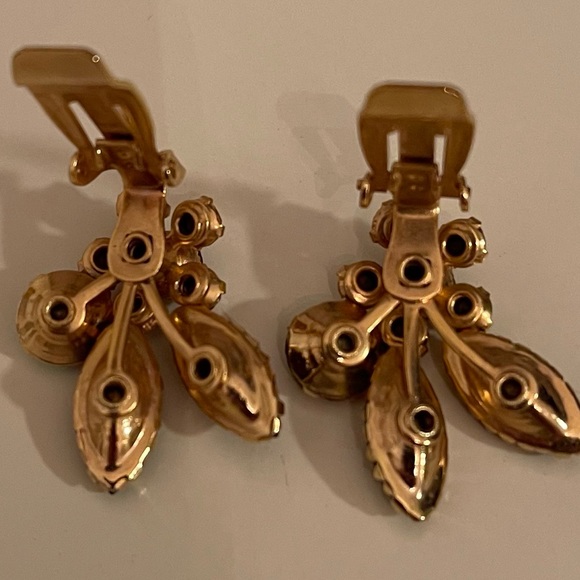 Beaujewels Vintage Crystal and Gold Metal Earrings in excellent condition! - Picture 7 of 8